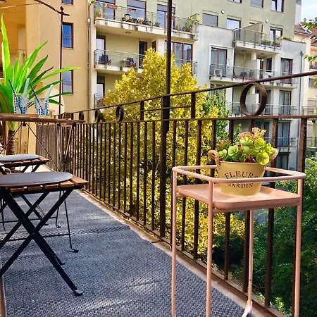 King Street Design For 12 Apartament